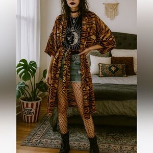 VICTORIA’S SECRET | Animal Print Robe Kimono